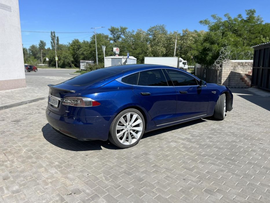 Tesla model S 75D