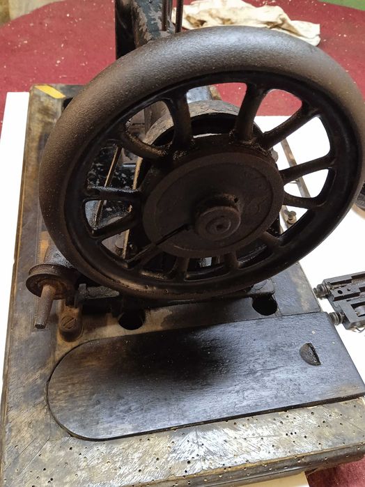 Antyk stara maszyna do szycia