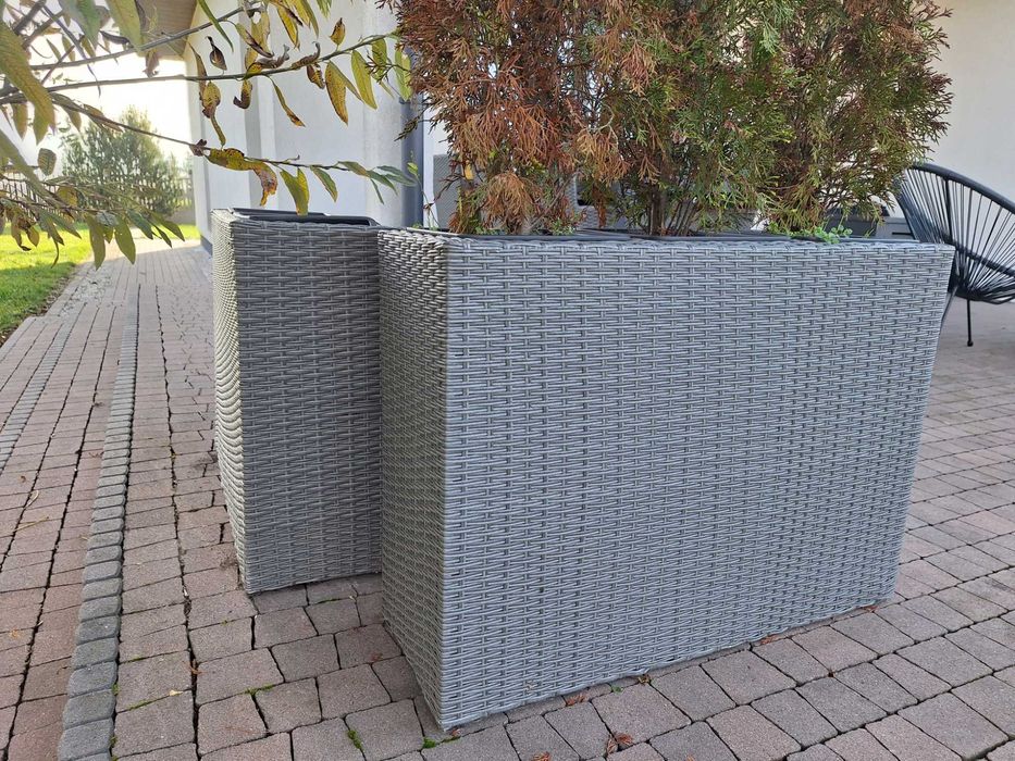 Sprzedam dwie donice ogrodowe.