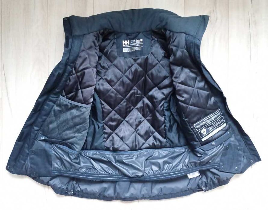 Гірськолижна куртка helly hansen р xs стан нової