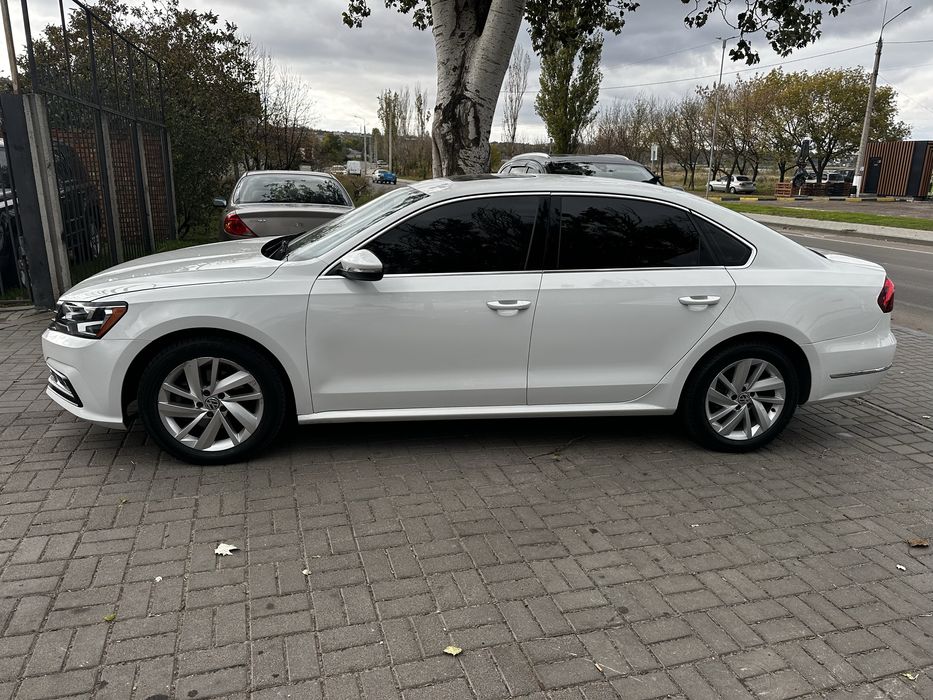 Фольксваген пасат B8  SE в отличном состоянии