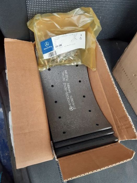 Zestaw szczęk hamulcowych Mercedes 609 611 614 809 811 814 A6704237511 Okładziny hamulcowe A670