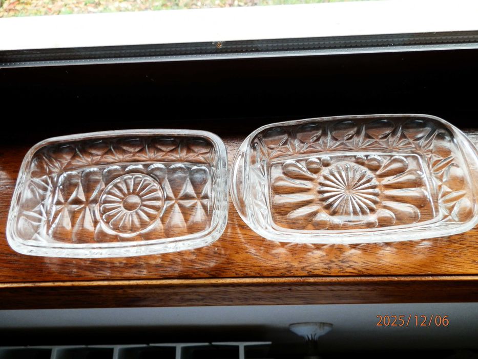 Manteigueira antiga de Vidro moldado e lapidado