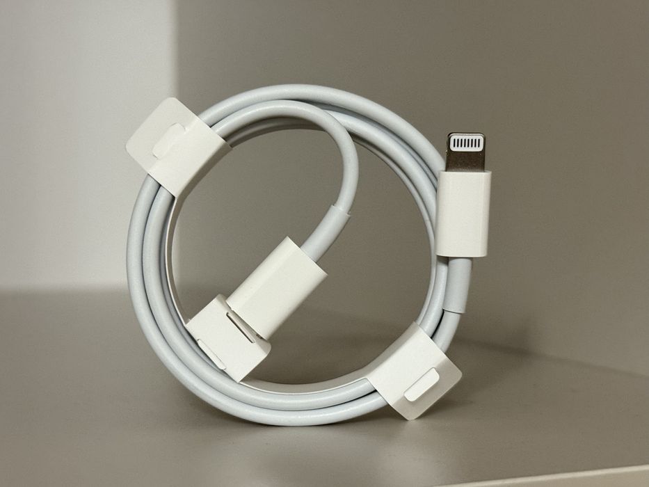 Зарядний пристрій оригінальний на Iphone