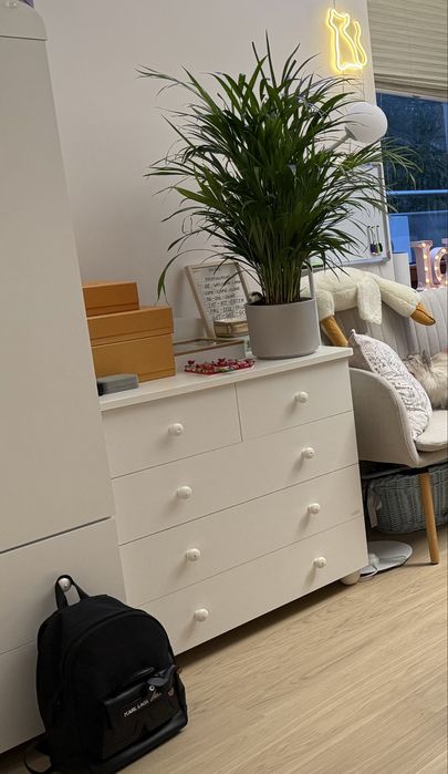 Szafa dwudrzwiowa z 2 duzymi szufladami oraz komoda wł.  firmy MIBB