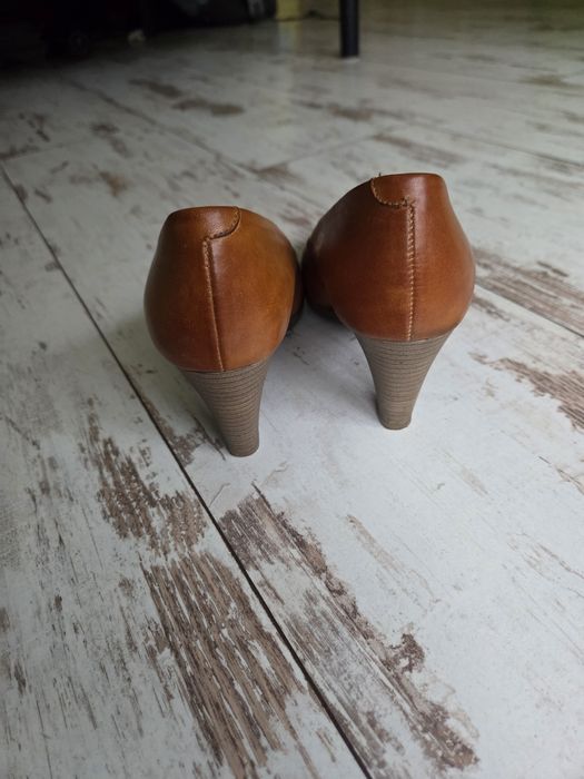 Czółenka, buty na obcasie r. 38 Lasocki stan bdb