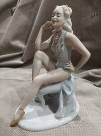 Продам статуэтки девушек ГДР