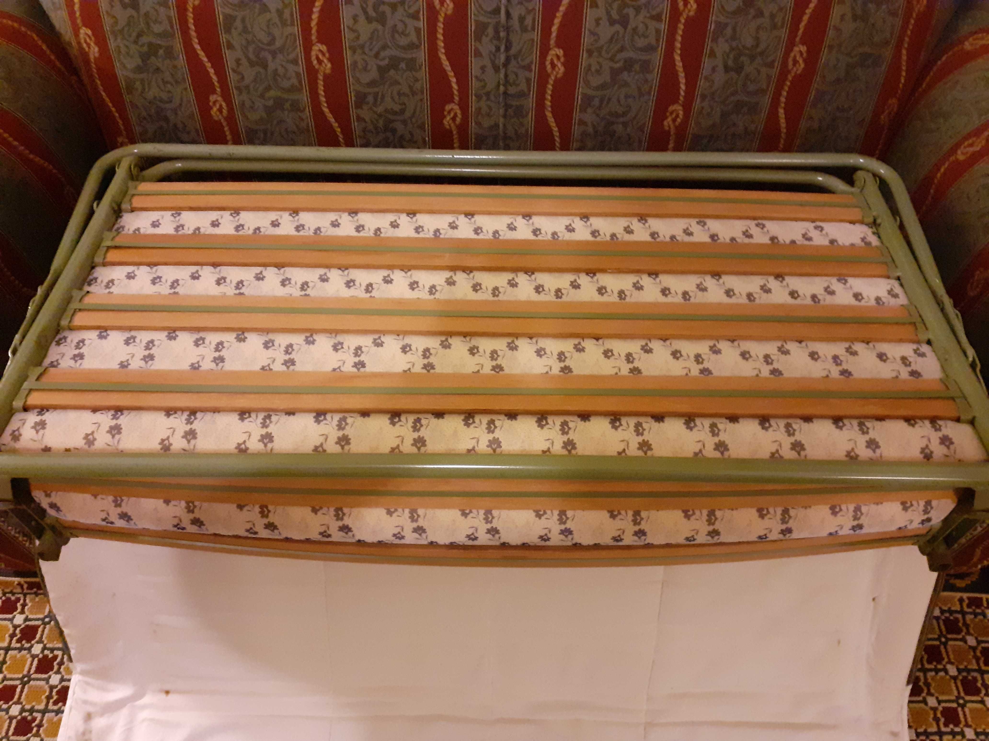 Sofás (1 é sofá cama) de 2 lugares (nova grande baixa de preço)