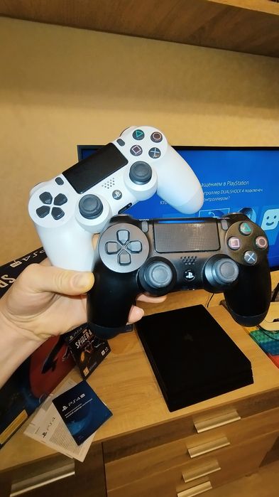 Приставка SONY PS 4 PRO 1 TB CUH7116B
