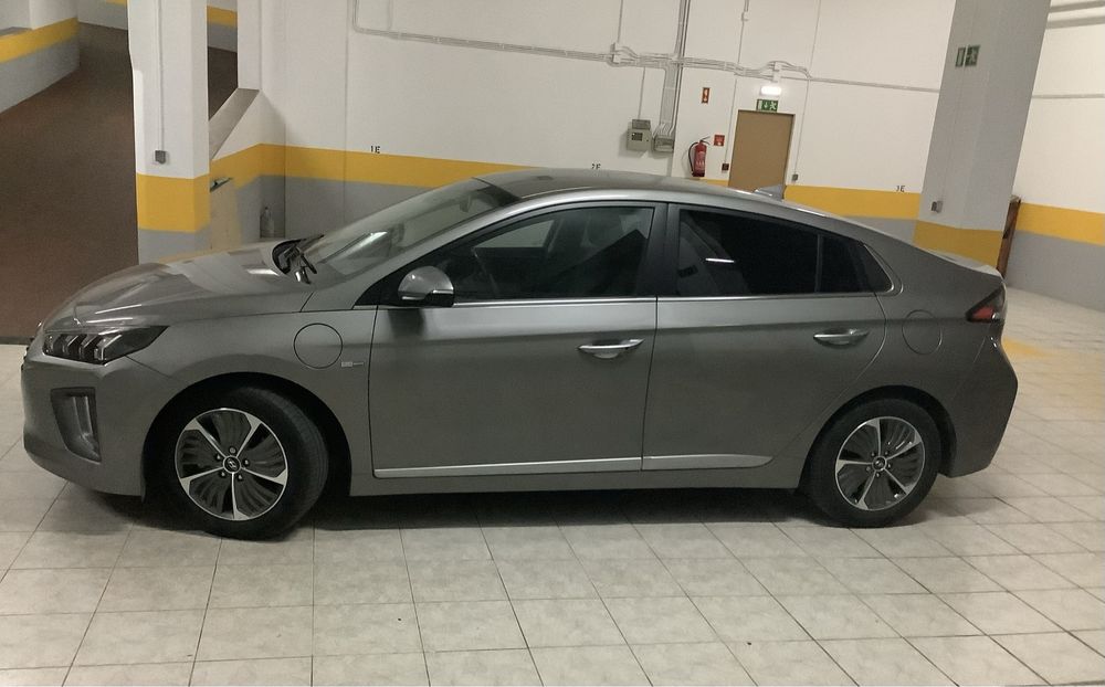 Hyundai Ioniq 1.6 GDI Plug In PHEV (Electrico e Gasolina) auton 60 km