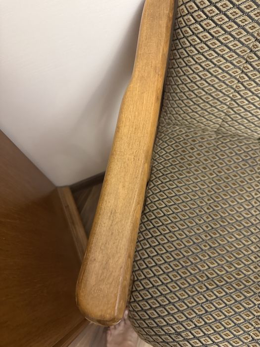 Стілець мʼякий з масиву дуба