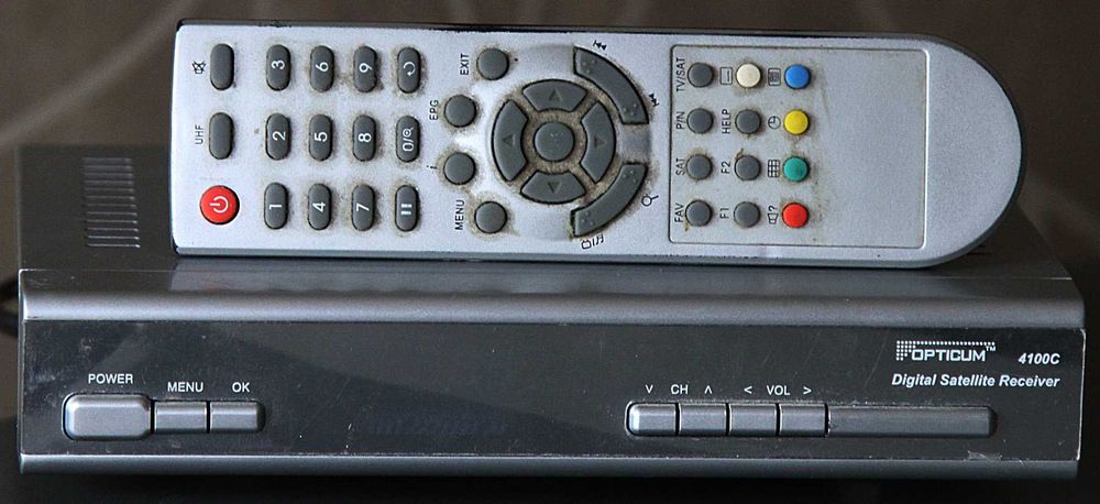 Супутниковий ресівер,тюнер/Эфирный цифровой ресивер Opticum 4100C