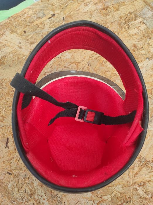 Capacete vintage de criança de brincar