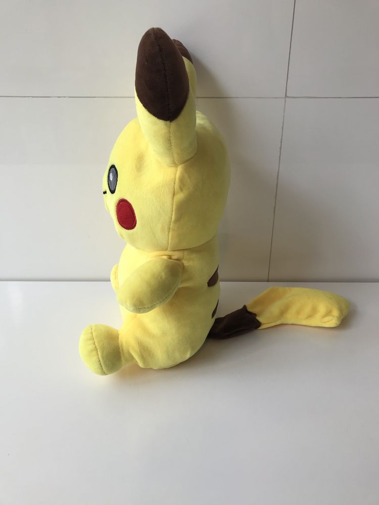 Peluche Pikachu muito fofo com 35cm altura