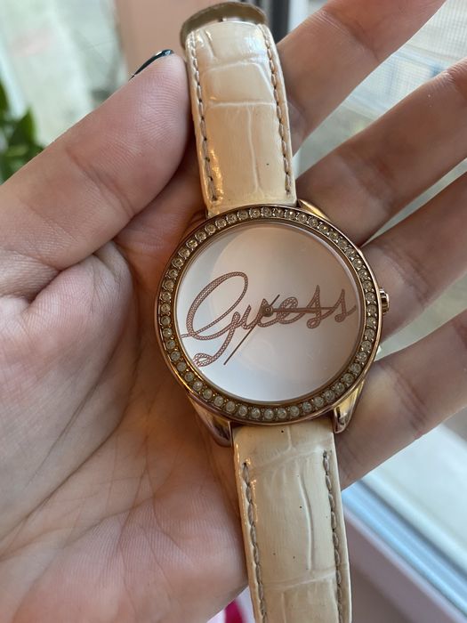 Наручные женские часы Guess