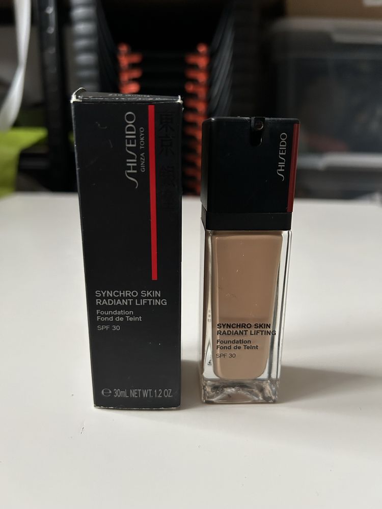 Podkład SHISEIDO Synchro Skin Radiant LIFTING 240 quartz