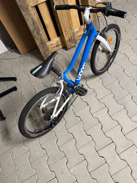Woom 4 niebieski rower dziecięcy 20 cali