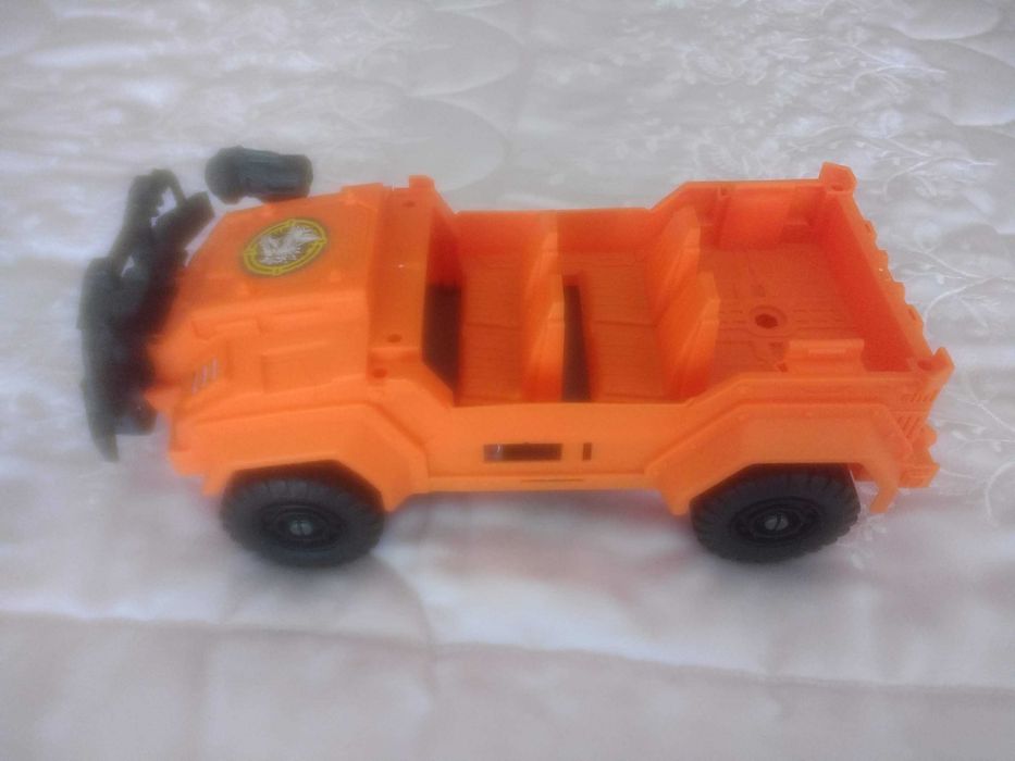 Carro para crianças, e outros brinquedos diversos, ler anúncio.