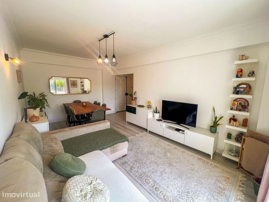 Apartamento T2 com Varanda e Elevador