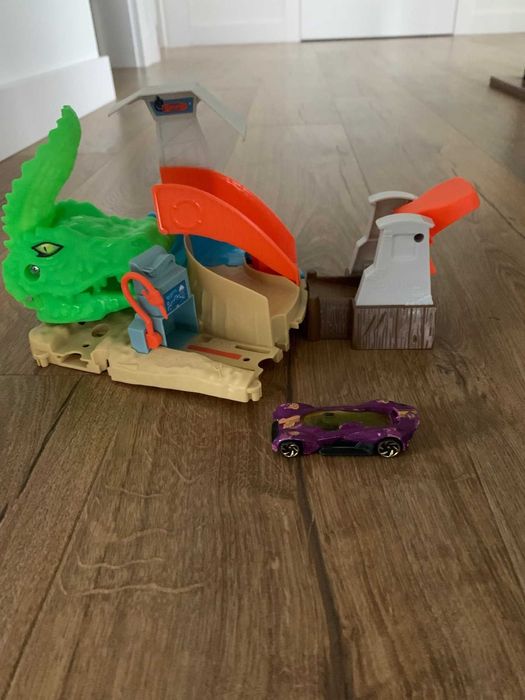 Hot Wheels Atak Aligatora Tor GTT69 + autko