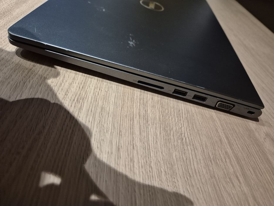 Laptop Dell Vostro 5568 | i5 / 8GB RAM / SSD 372GB / Windows 10 Pro