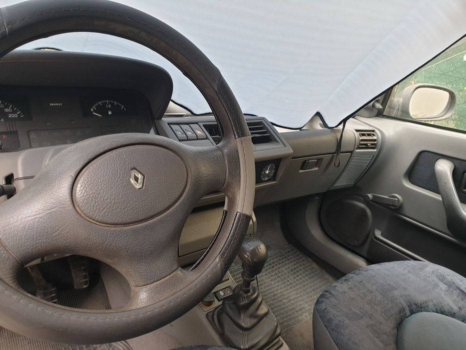 Renault Clio 1.0 Gasolina 1997 – Económico, Fiável e Inspeção em Dia