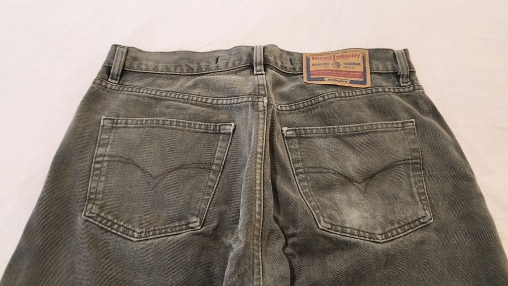 Calças Diesel homem tamanho 33