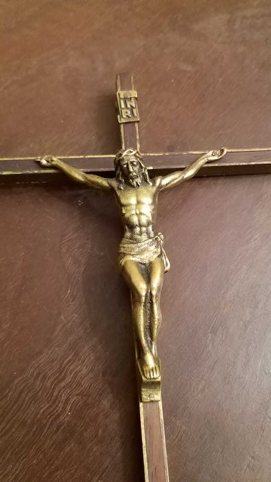 crucifixo de cristo em metal