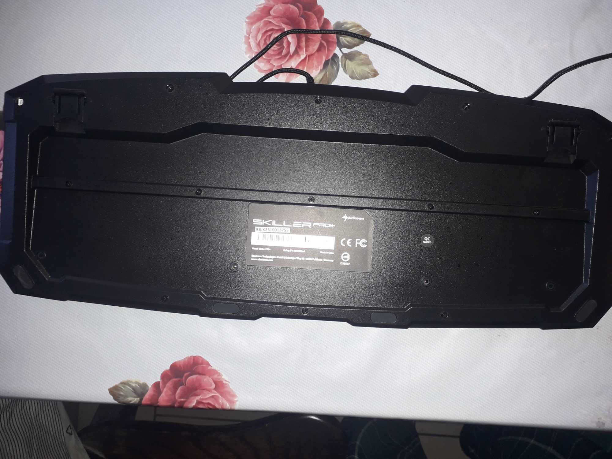 Witam sprzedam klawiaturę niemiecką Sharkoon SKILLER PRO