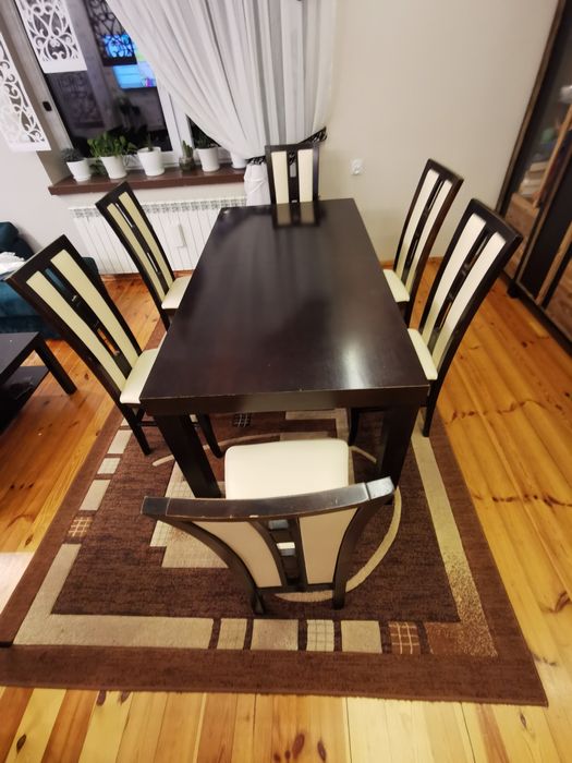 Sprzedam stół z krzesłami do salonu