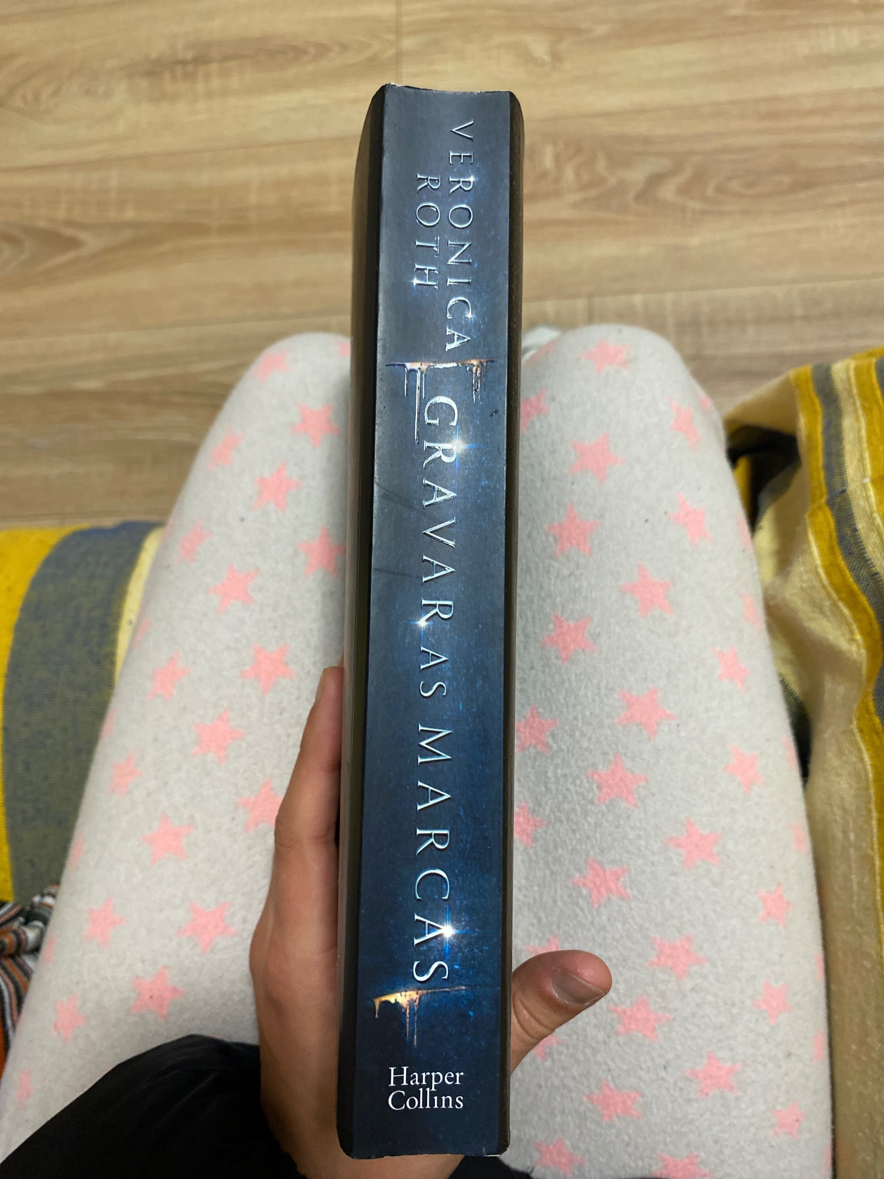 Livro “gravar as marcas” de Veronica Roth