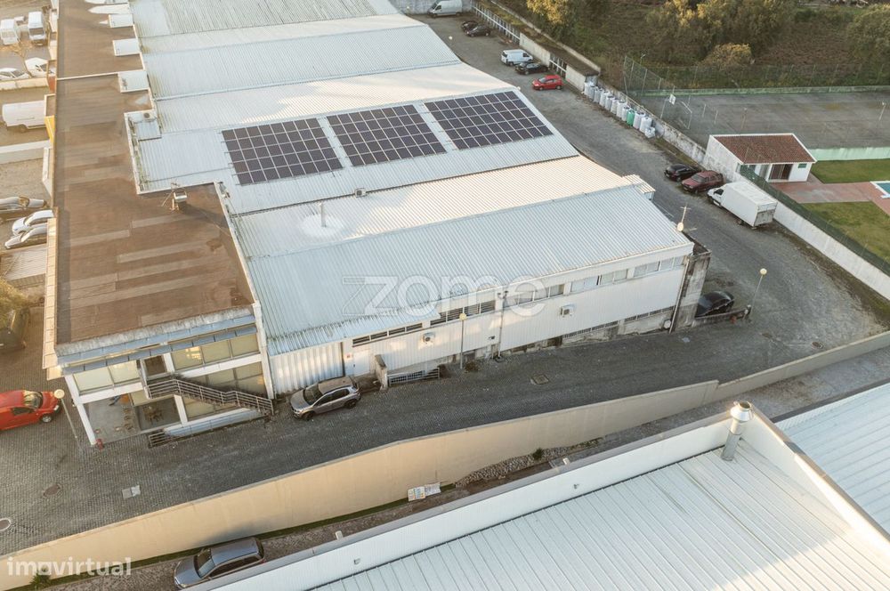 Armazém na Zona Industrial do Corujo
