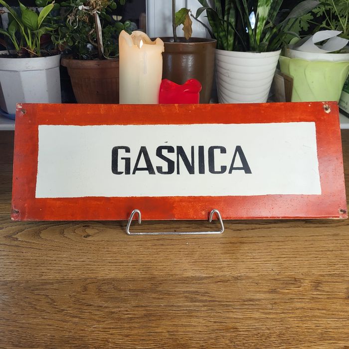 Stara tablica GAŚNICA na płycie ⁷⁹