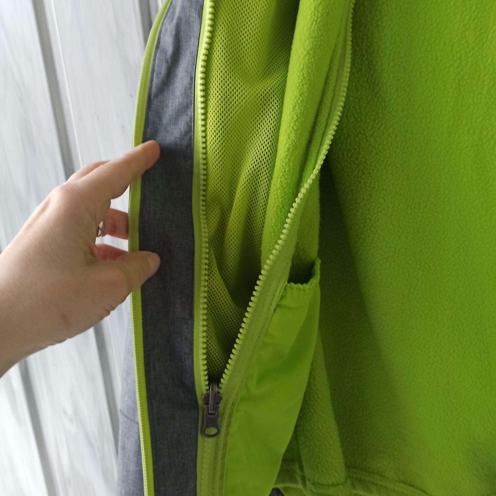 Весняна куртка вітровка з флісовою підстьобкою 146-152 10-12років