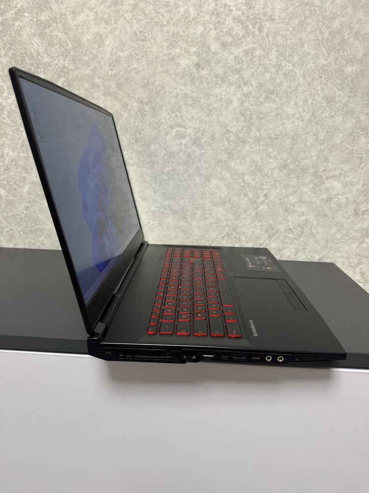 Ігровий ноутбук MSI GL75 Leopard