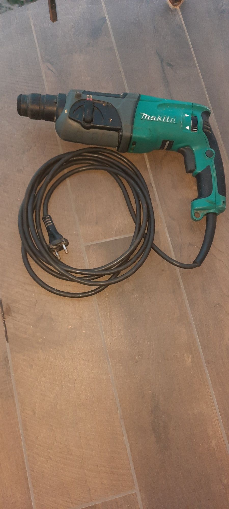 Продам перфоратор Makita HR2470 б/в
