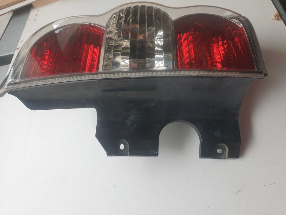 Suzuki Grand Vitara lampa tył  prawa 1.6 trzy drzwiowy 2007