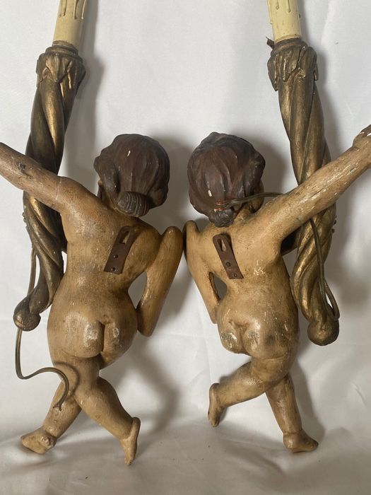 Par de anjos candeeiros em madeira