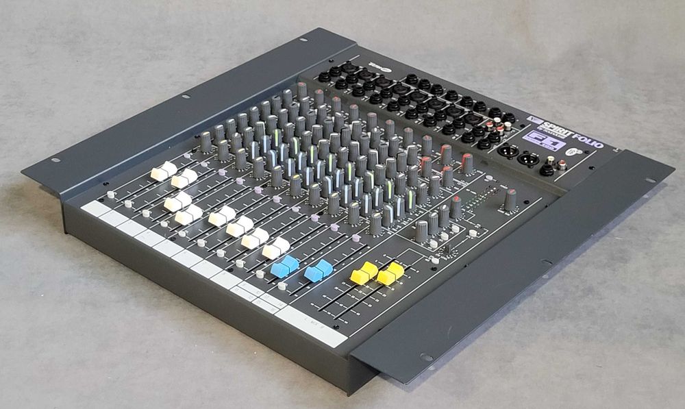 Mixer Spirit Folio F1 by Soundcraft.