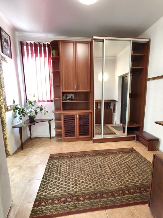 Центр міста. Оренда частина будинку з окремими своїм двором та входом.