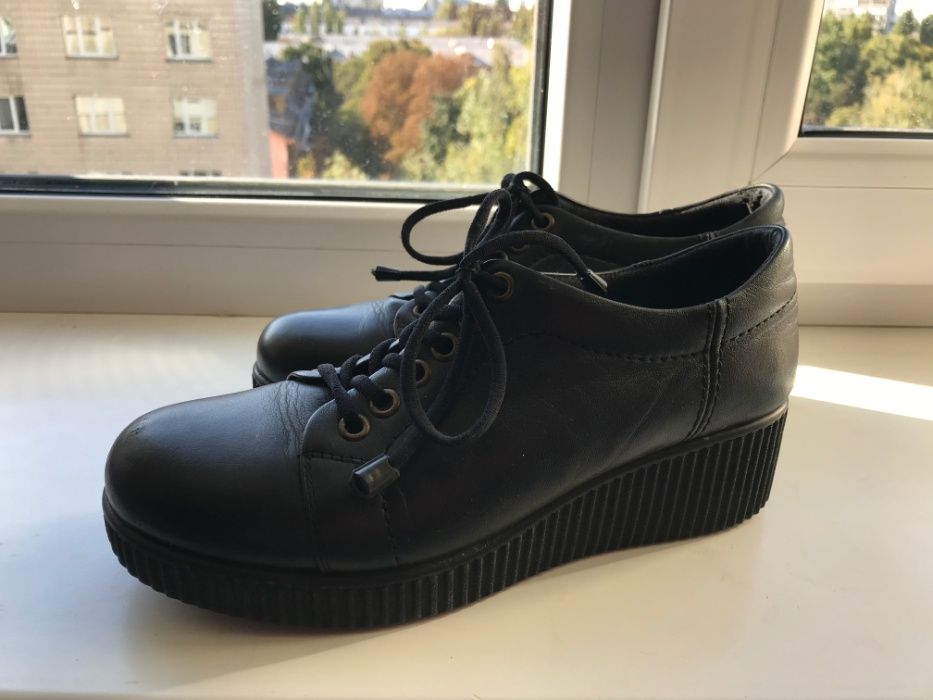 Зручні шкіряні туфлі-черевики р.36