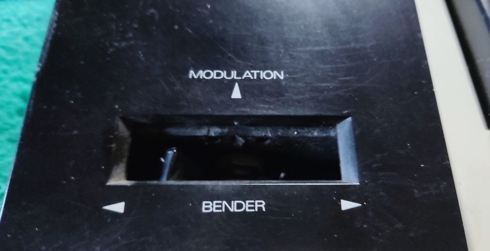 Sintetizador Roland D10 para peças ou reparação.