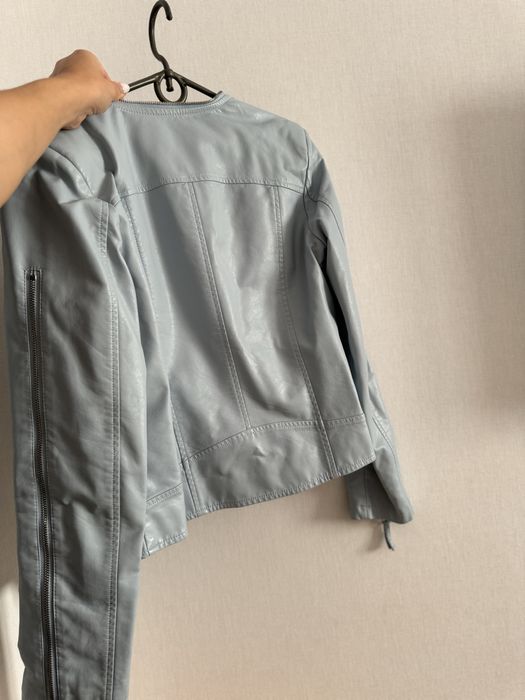 Косуха блакитна, весняна жіноча куртка. В ідеальному стані !