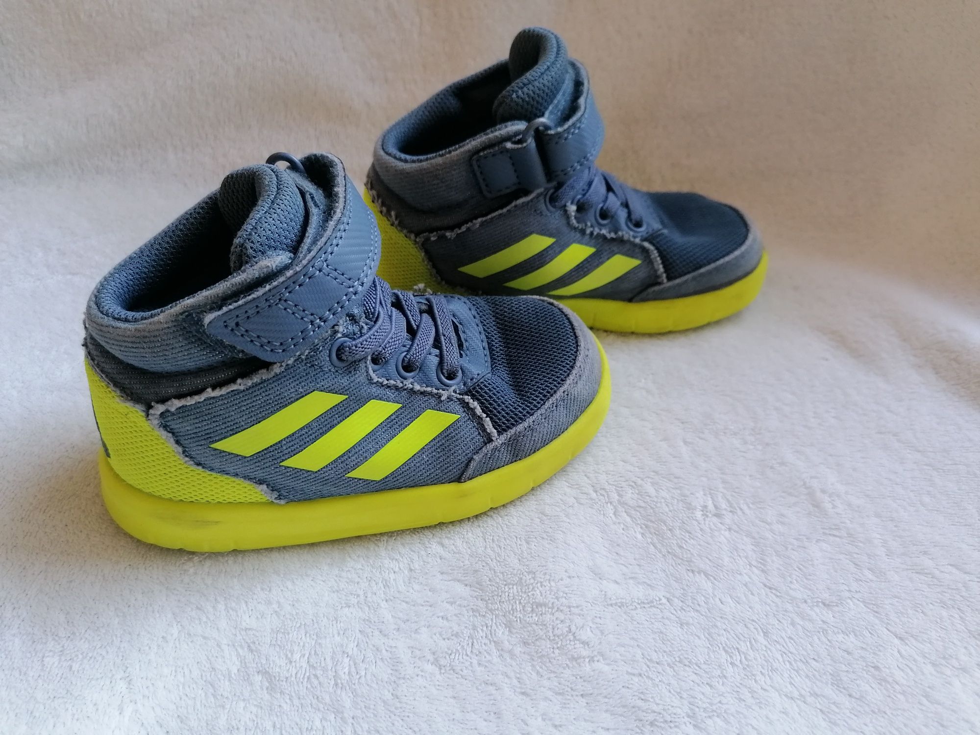 Buty marki Adidas roz 23