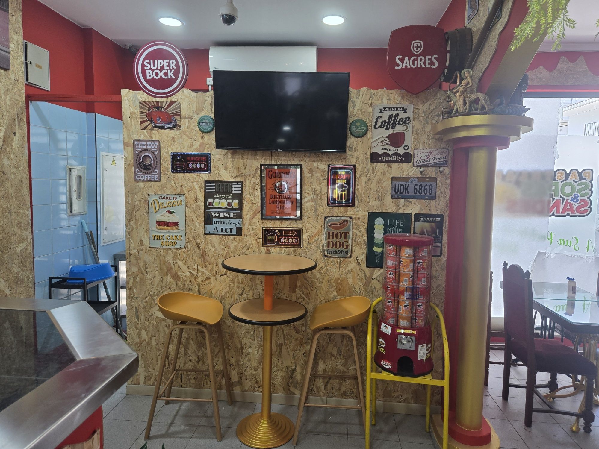 Trespasso café todo,restaurado bom envestimento