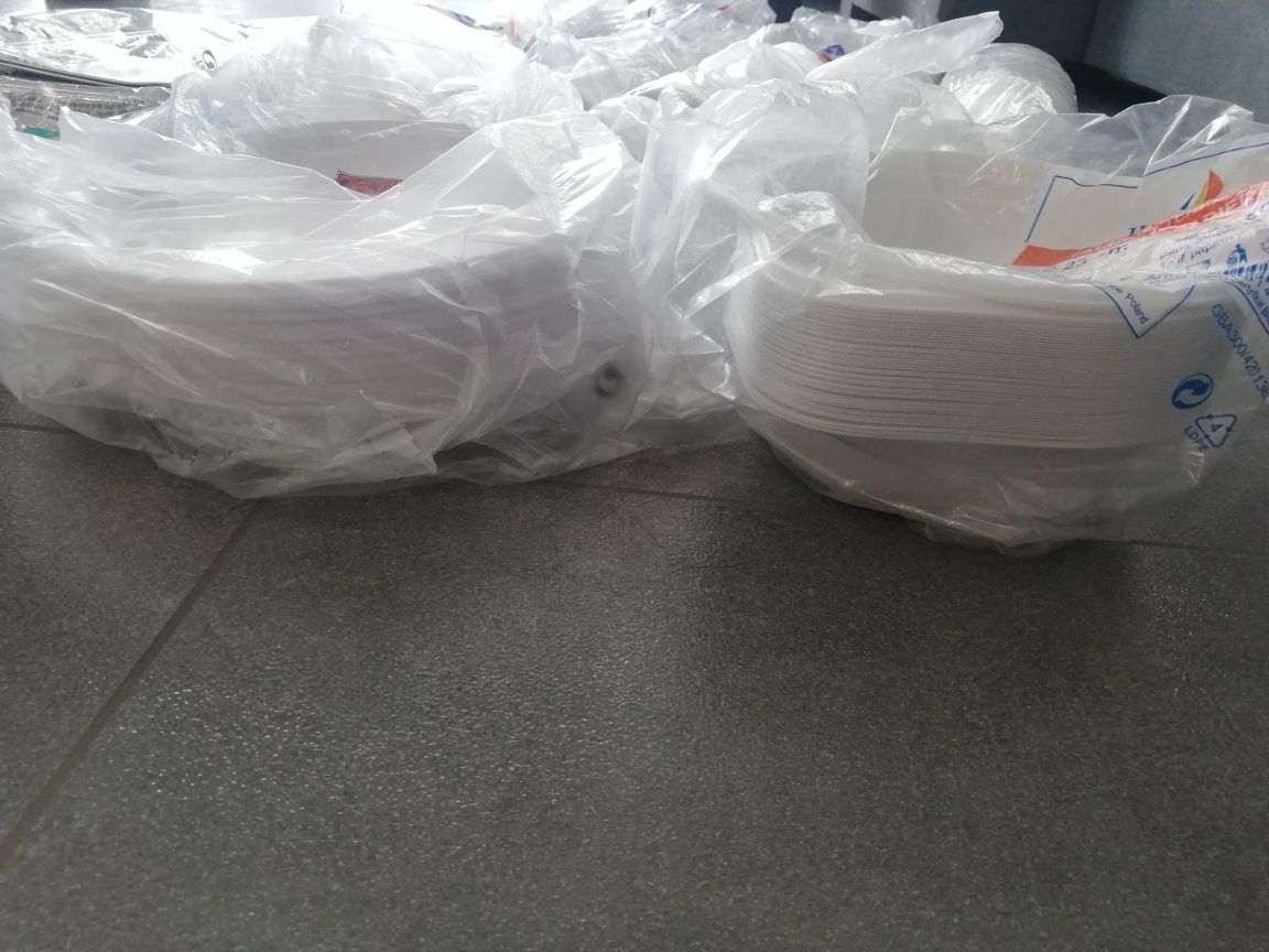 Nowe Plastikowe Kubki Sztućce itp.