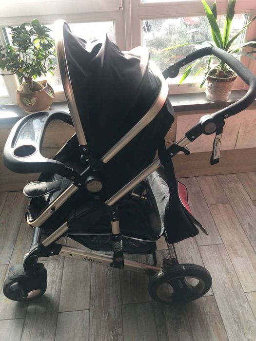 Дитяча коляска.