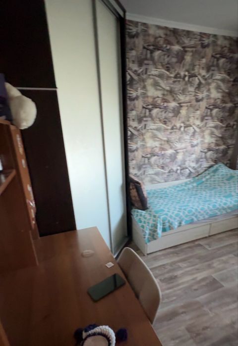 Продається 2-х кімнатна квартира на л/б м.Камʼянське.