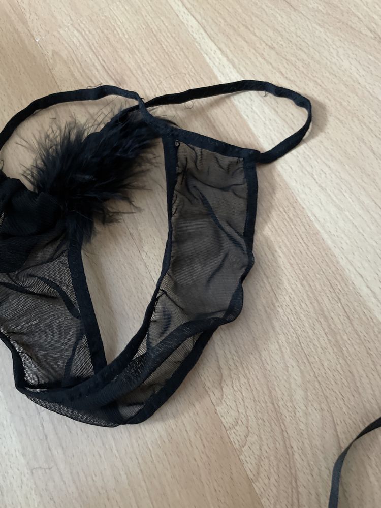 Komplet bielizny top + stringi z futerkiem
