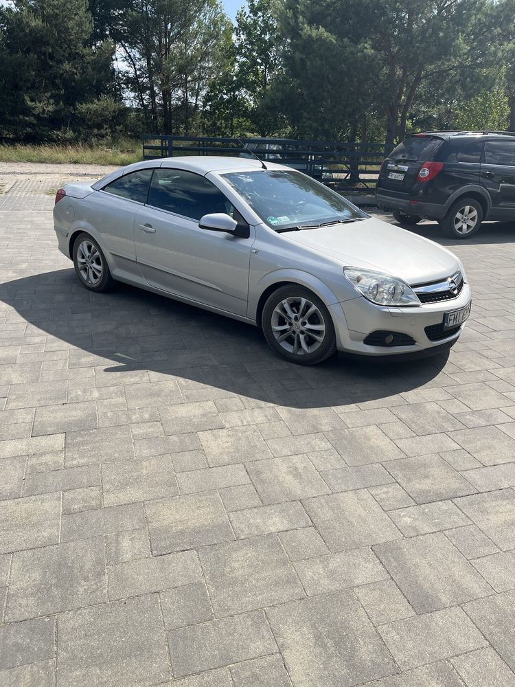 Opel Astra H w wersji kabriolet Cosmo